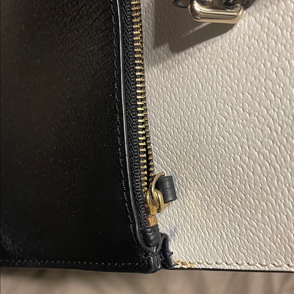 Elegant Black and White Kate spade purse with wallet - Picture 8 of 13
